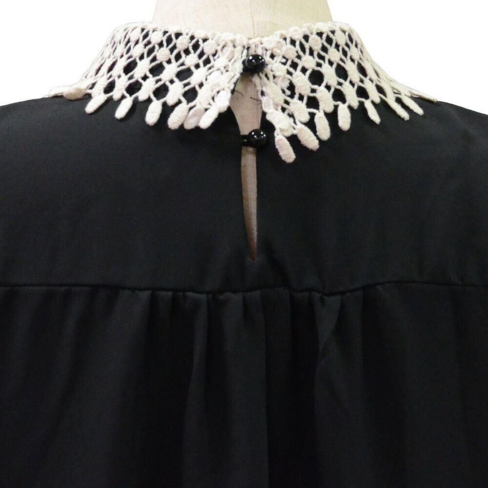 刺繍使いシフォン袖ハイネックブラウス（ブラック）