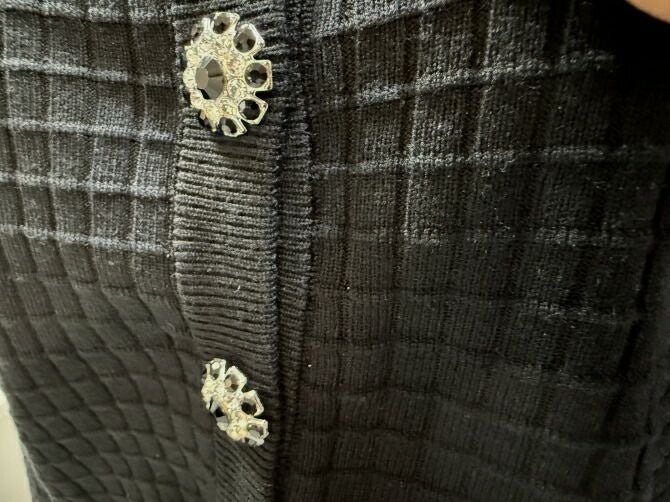 No.5ブローチ使いワッフルニットジャケット（ブラック）